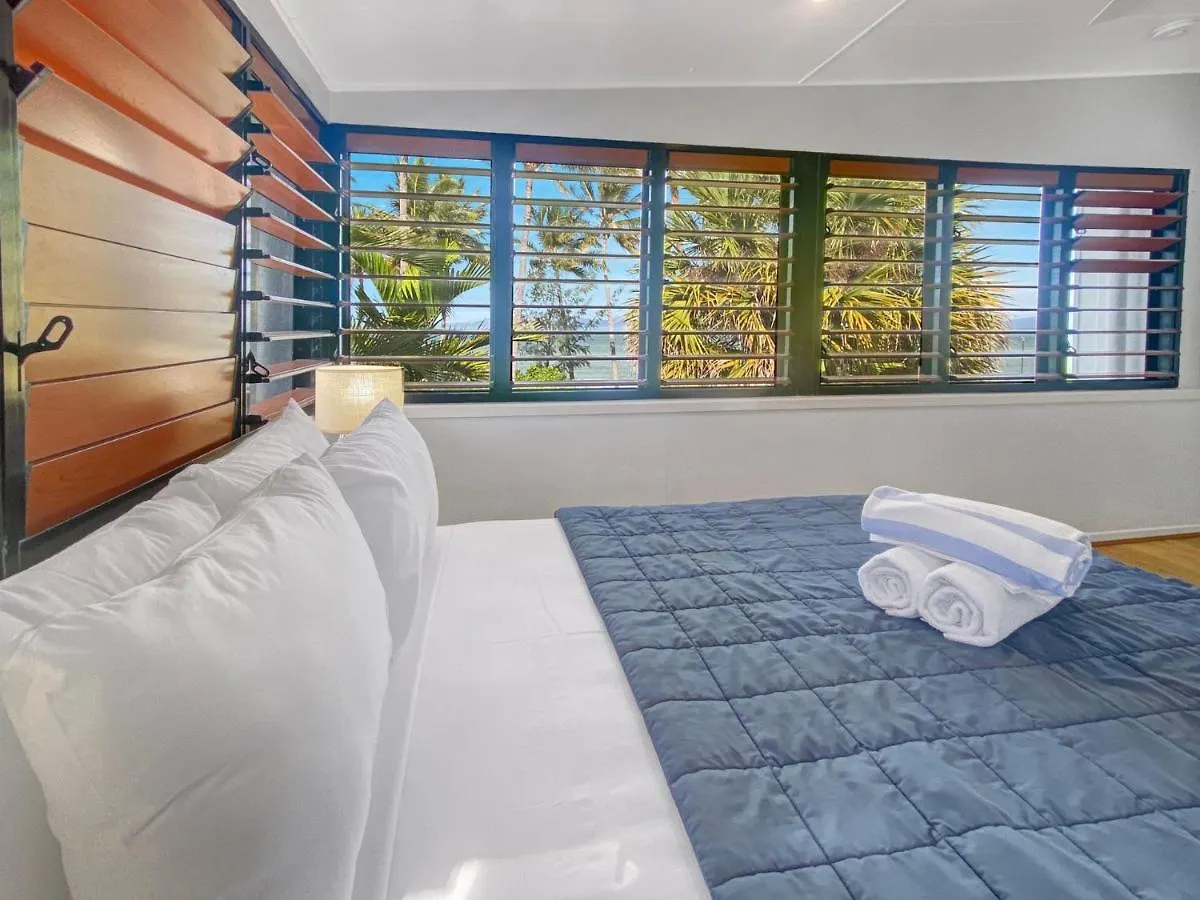 Apartment Beachside Palms Unit 2 Nelly Bay Australia